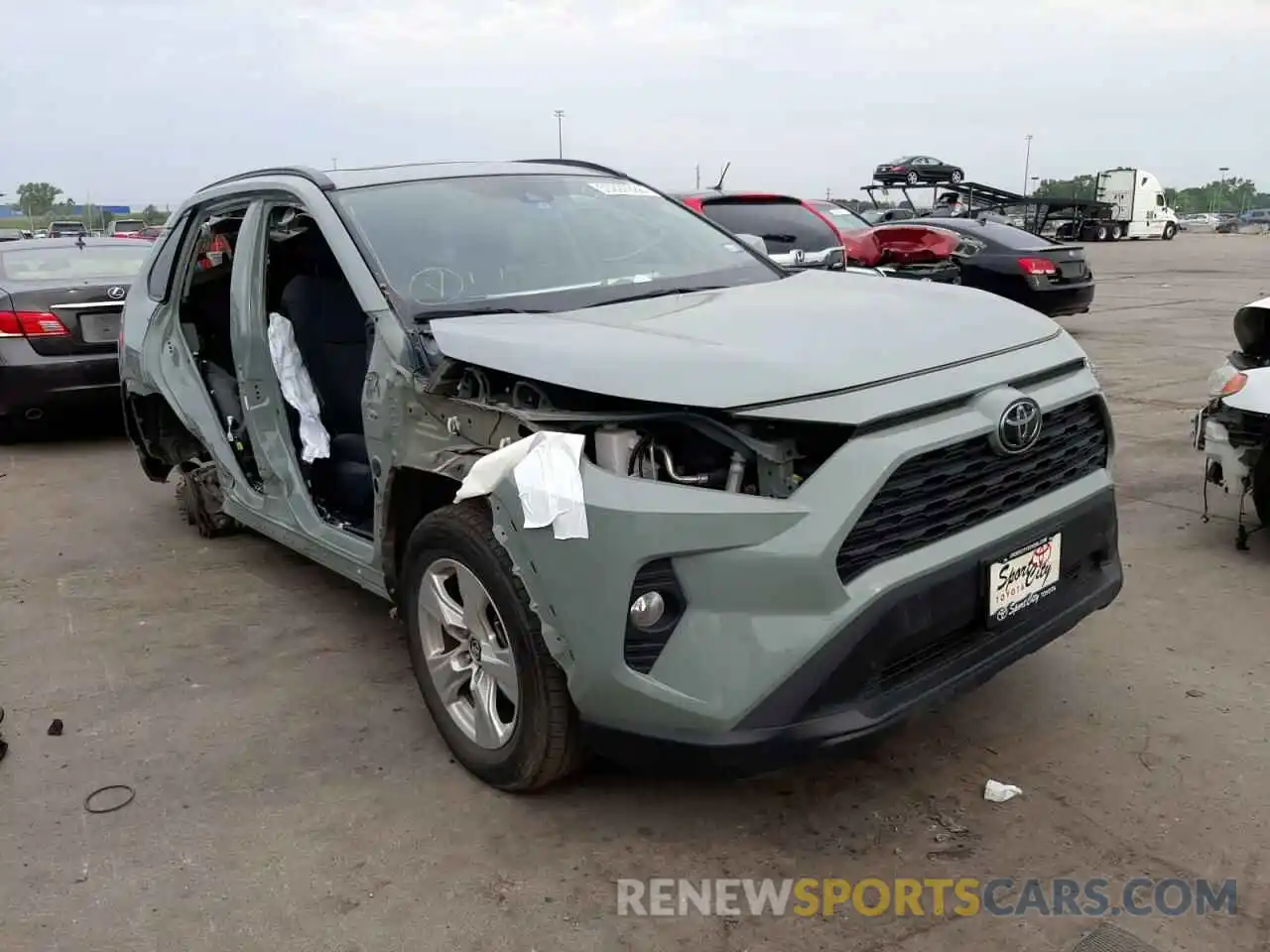 1 Photograph of a damaged car 2T3W1RFV0LW073173 TOYOTA RAV4 2020