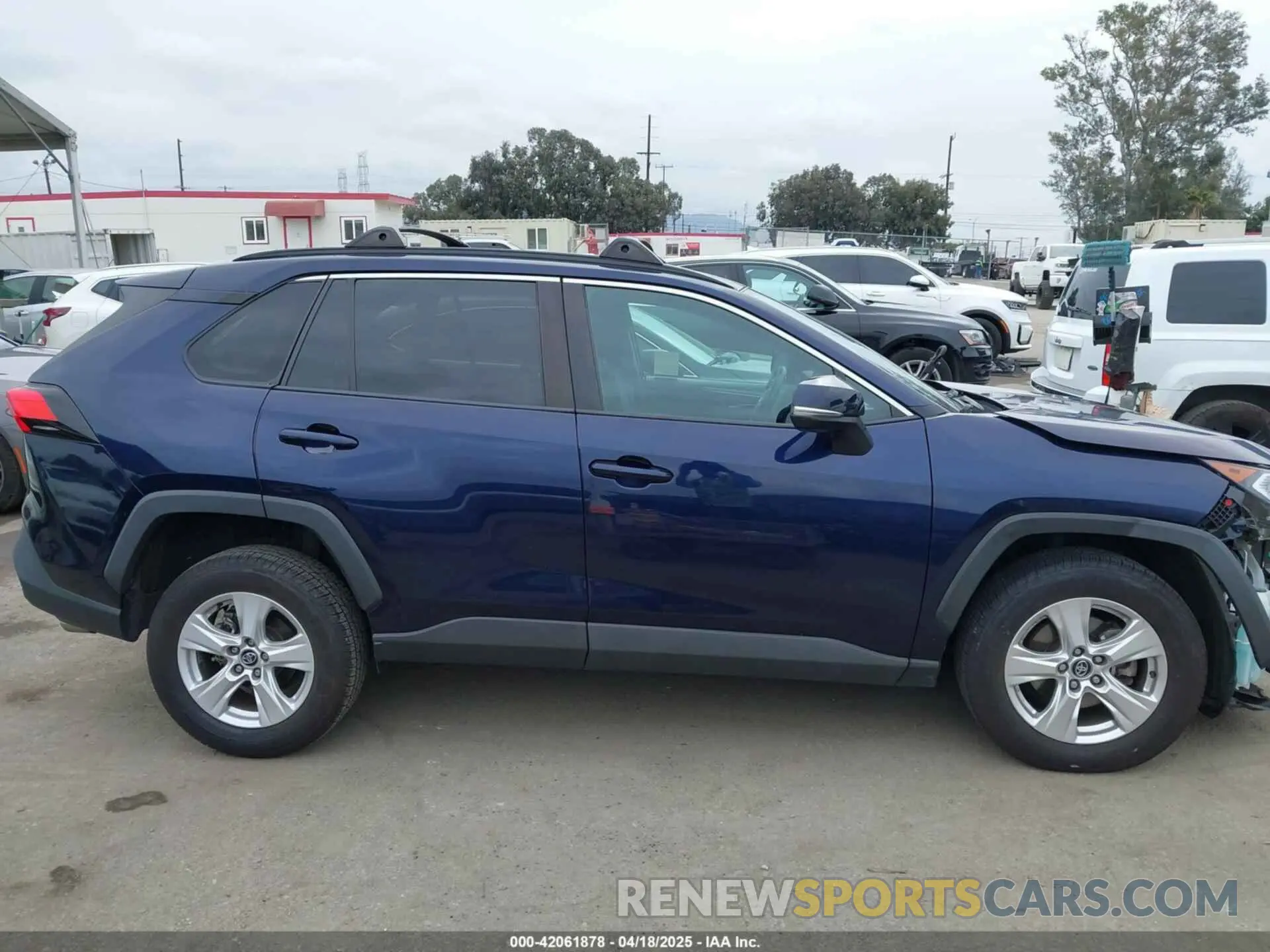 14 Photograph of a damaged car 2T3W1RFV0LW074520 TOYOTA RAV4 2020