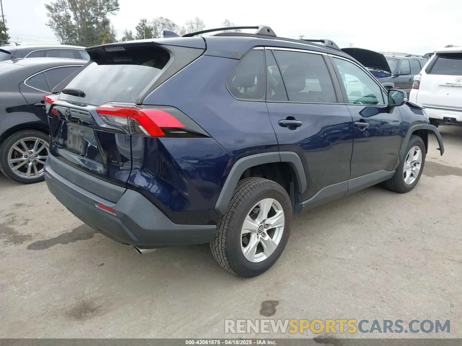 4 Photograph of a damaged car 2T3W1RFV0LW074520 TOYOTA RAV4 2020