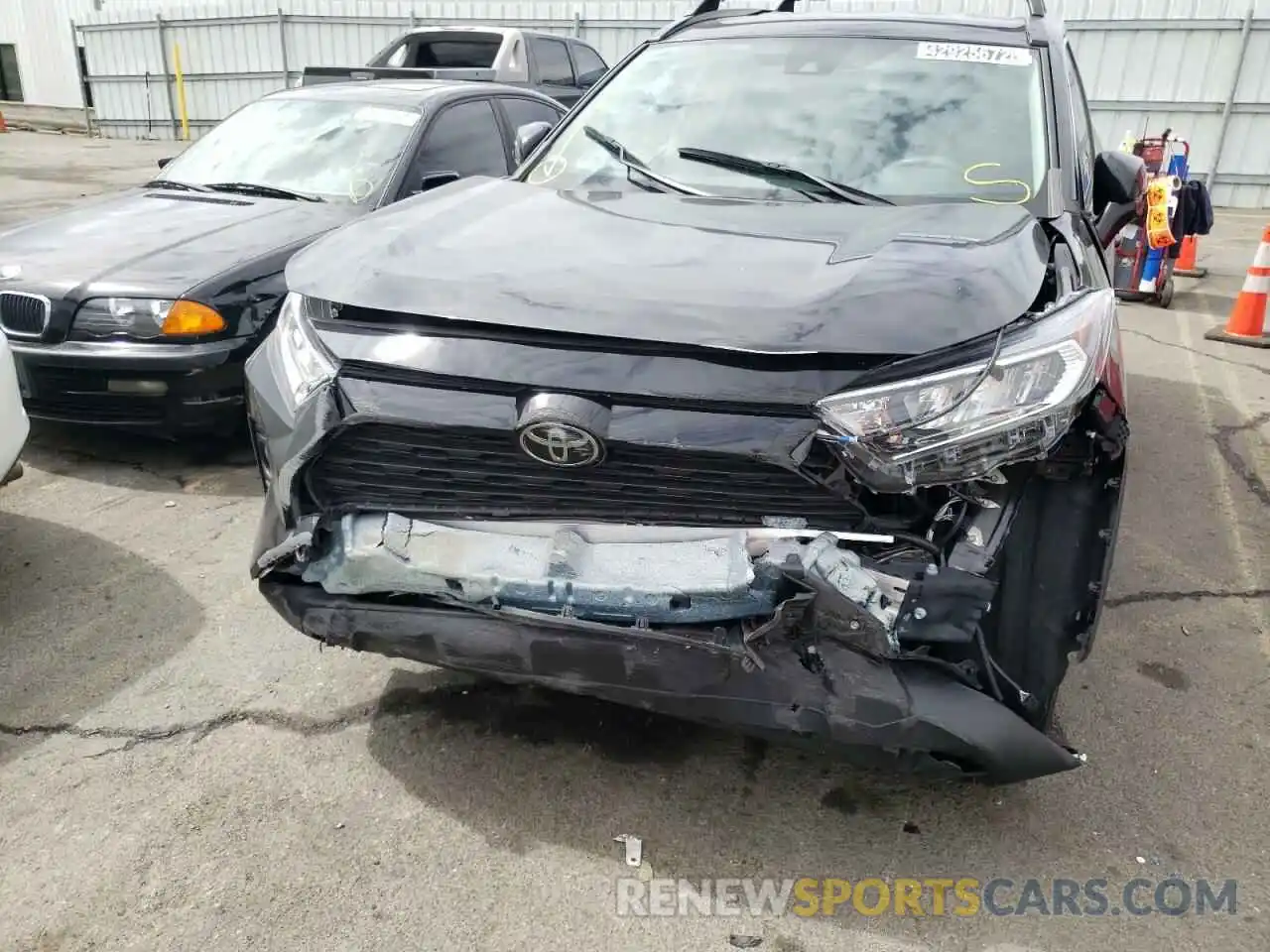 9 Photograph of a damaged car 2T3W1RFV0LW077384 TOYOTA RAV4 2020