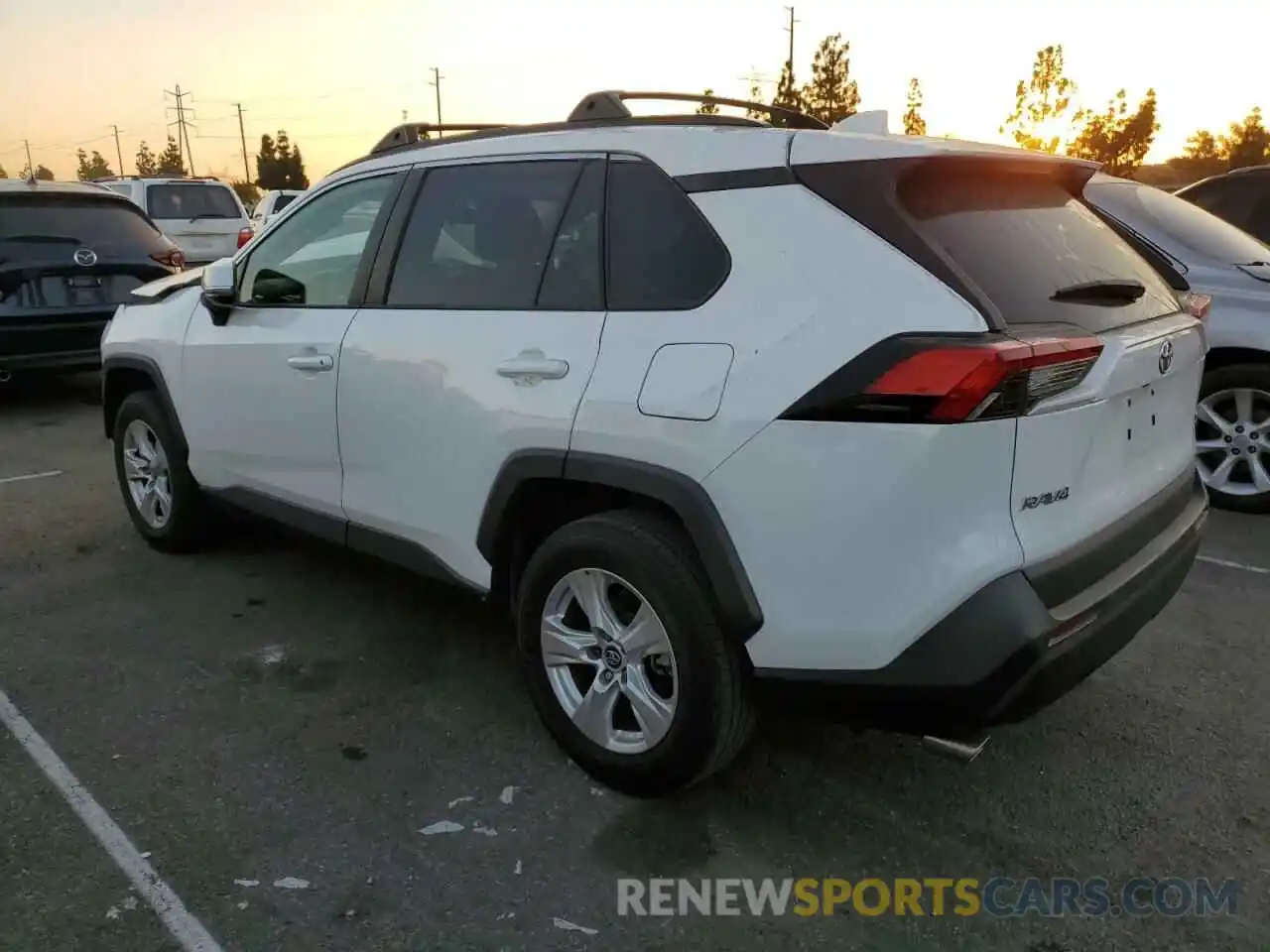 2 Photograph of a damaged car 2T3W1RFV0LW080155 TOYOTA RAV4 2020