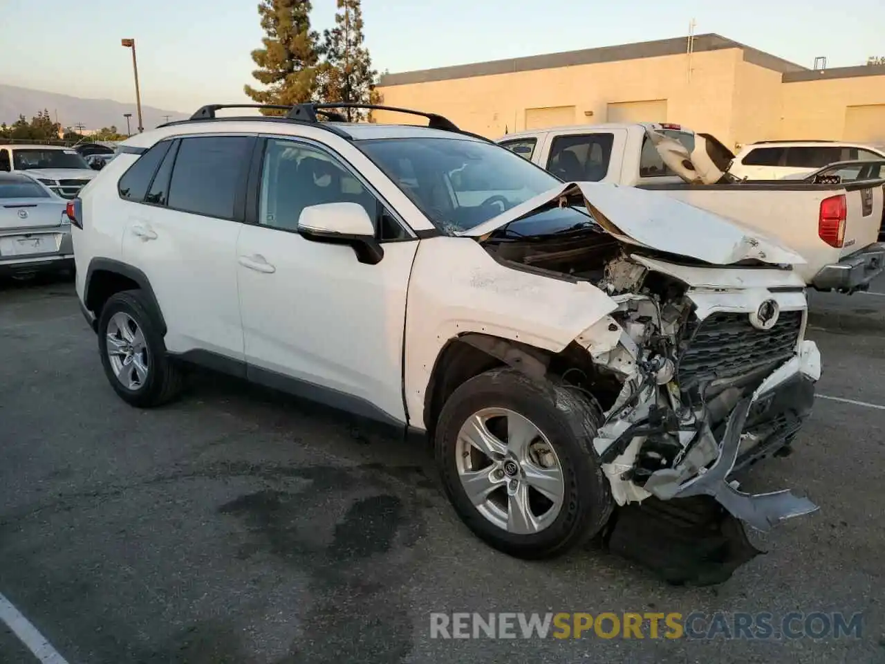 4 Photograph of a damaged car 2T3W1RFV0LW080155 TOYOTA RAV4 2020