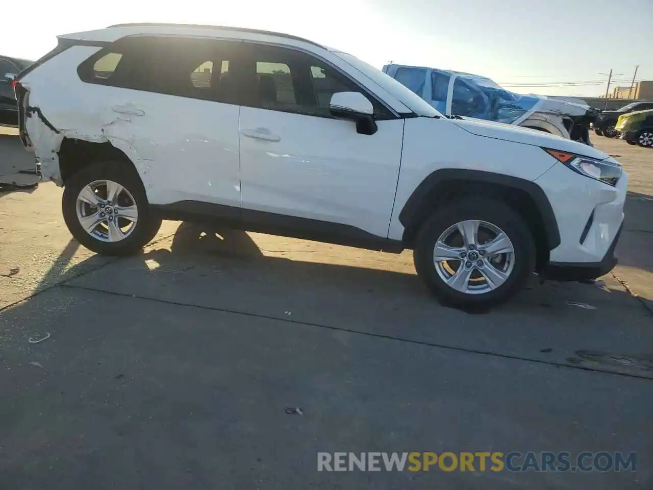 4 Photograph of a damaged car 2T3W1RFV0LW089230 TOYOTA RAV4 2020