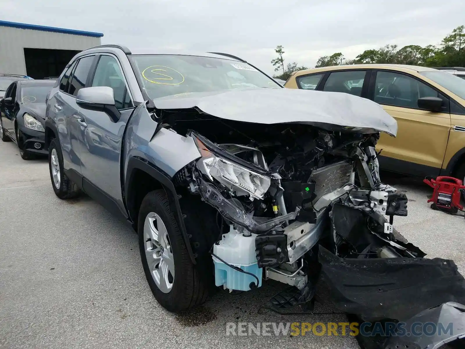 1 Photograph of a damaged car 2T3W1RFV1LC037218 TOYOTA RAV4 2020