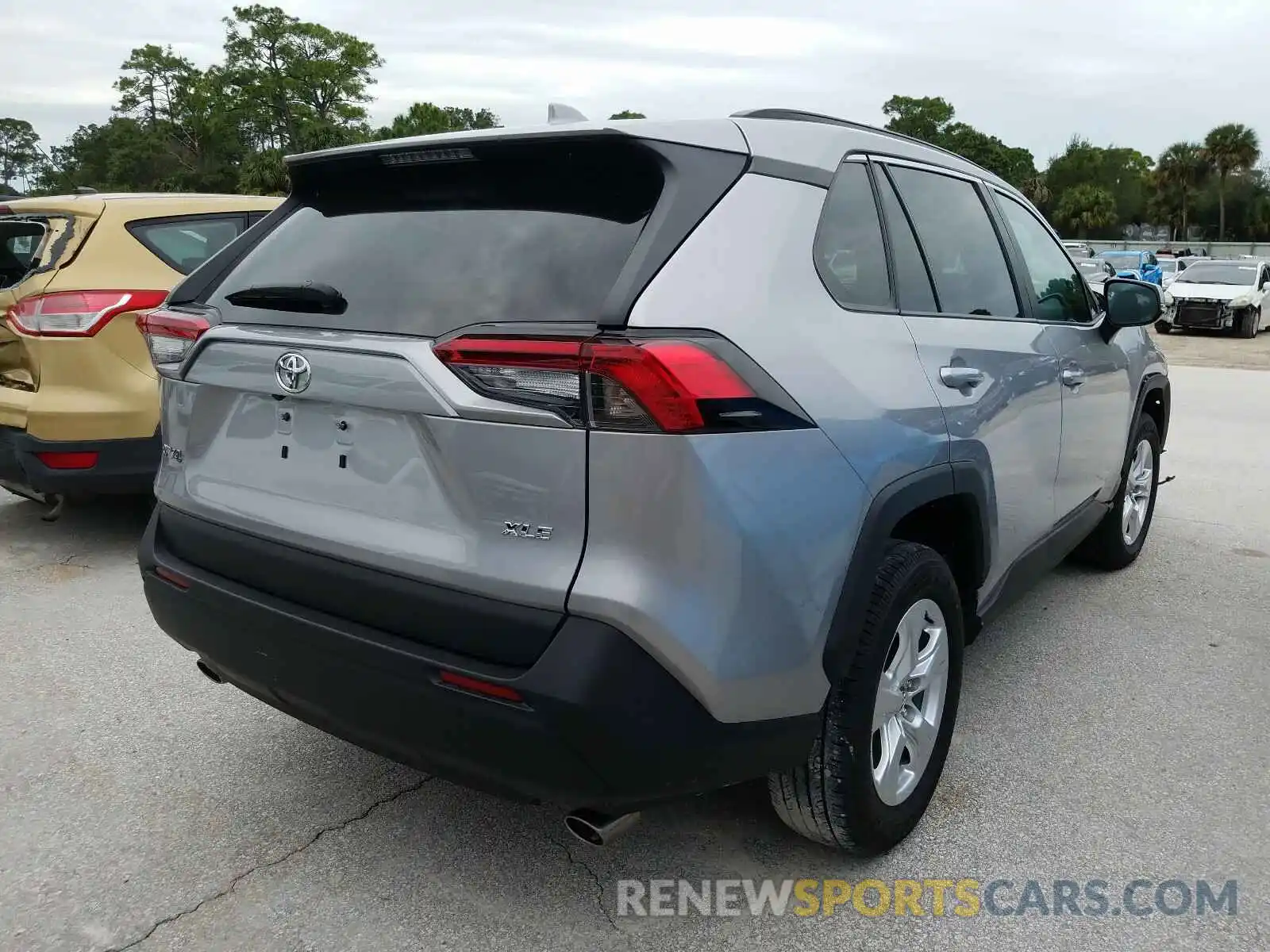 4 Photograph of a damaged car 2T3W1RFV1LC037218 TOYOTA RAV4 2020