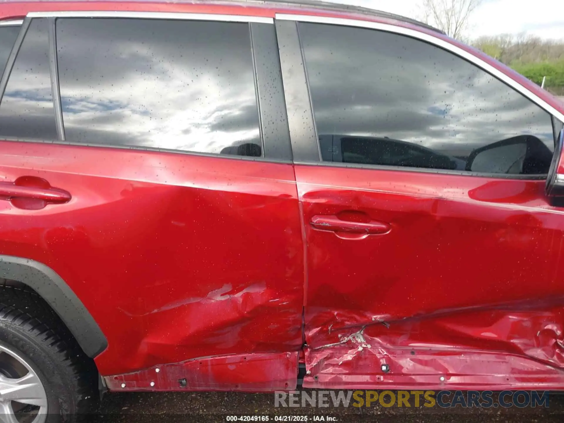13 Photograph of a damaged car 2T3W1RFV1LC052043 TOYOTA RAV4 2020