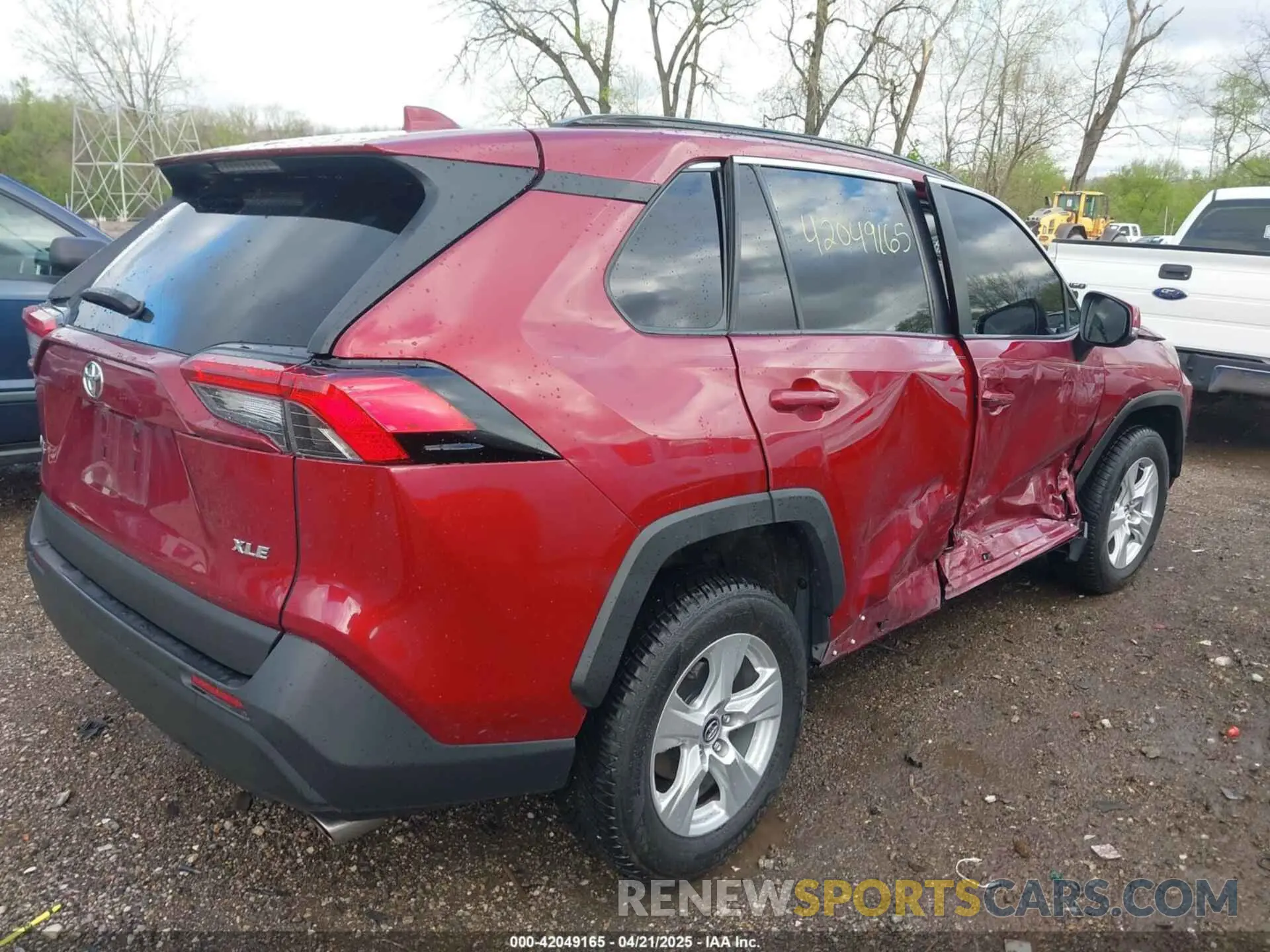 4 Photograph of a damaged car 2T3W1RFV1LC052043 TOYOTA RAV4 2020