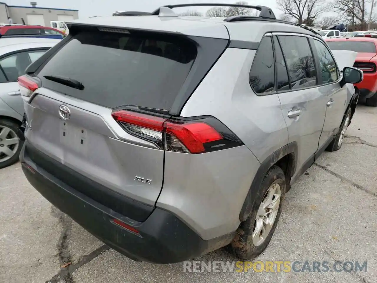 4 Photograph of a damaged car 2T3W1RFV1LC052575 TOYOTA RAV4 2020