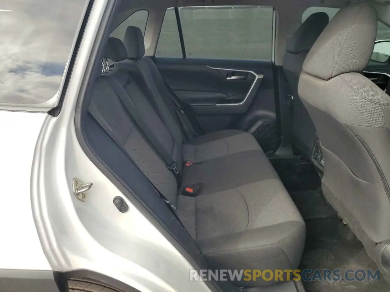 11 Photograph of a damaged car 2T3W1RFV1LC070140 TOYOTA RAV4 2020