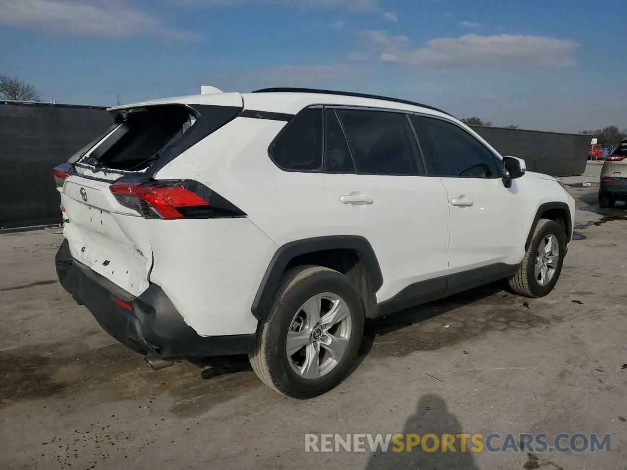 3 Photograph of a damaged car 2T3W1RFV1LC070140 TOYOTA RAV4 2020