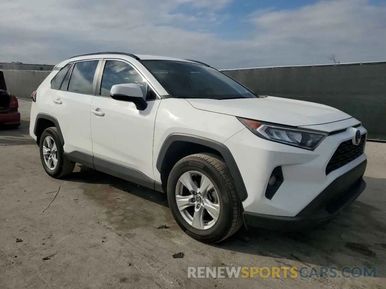 4 Photograph of a damaged car 2T3W1RFV1LC070140 TOYOTA RAV4 2020