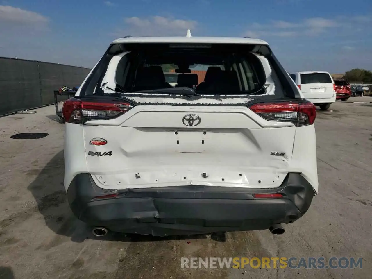 6 Photograph of a damaged car 2T3W1RFV1LC070140 TOYOTA RAV4 2020