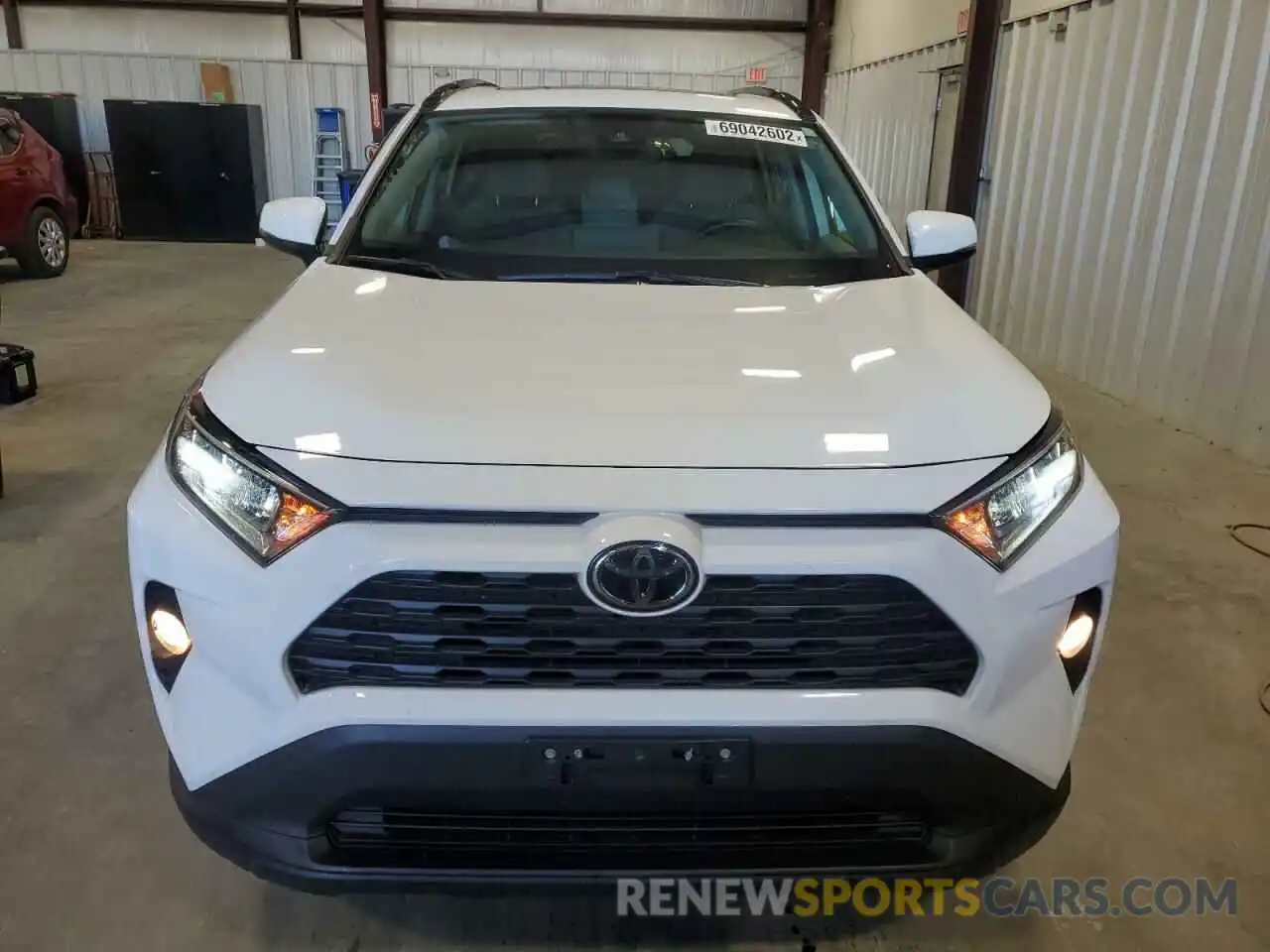 5 Photograph of a damaged car 2T3W1RFV1LC073555 TOYOTA RAV4 2020