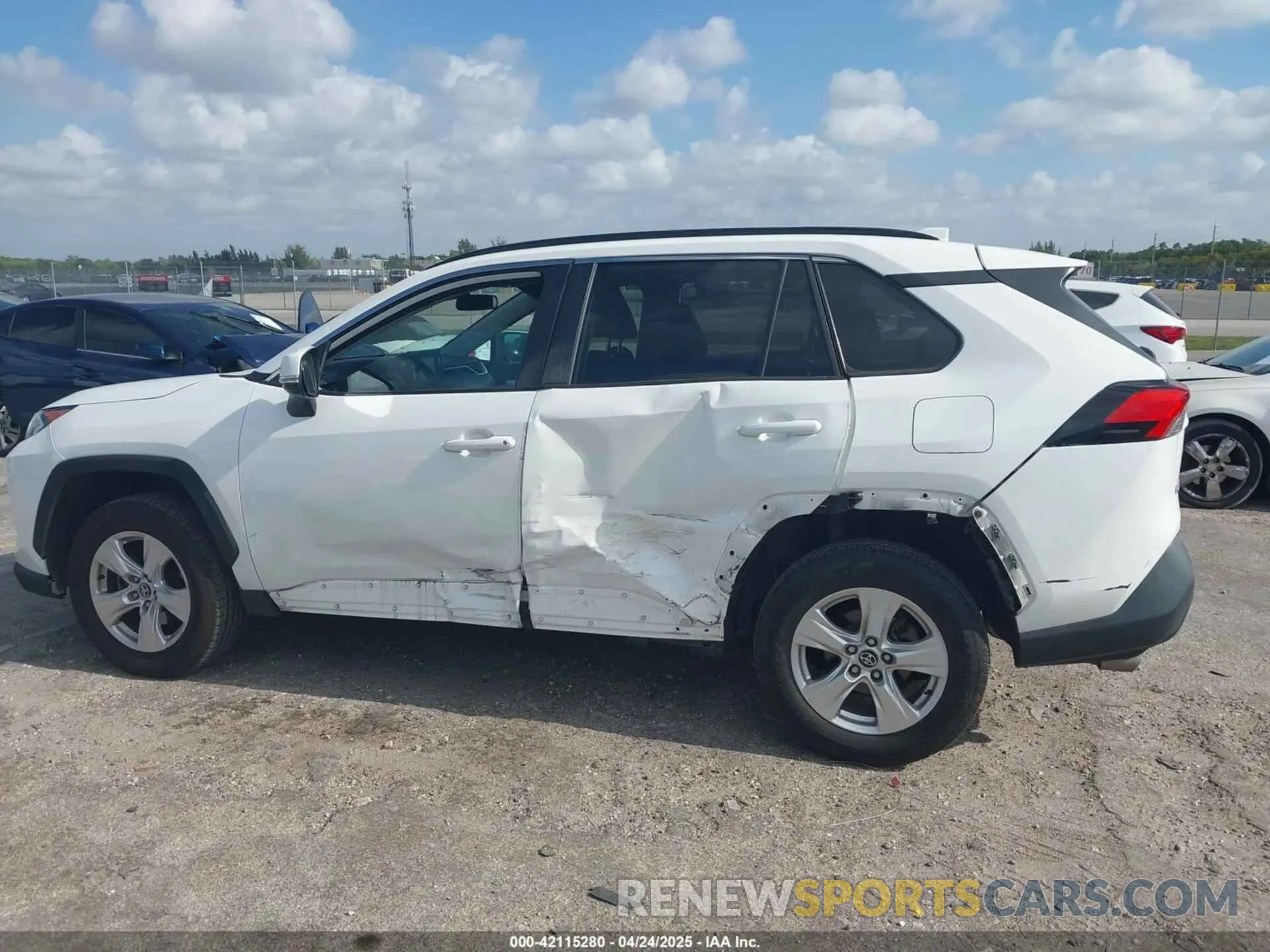 15 Photograph of a damaged car 2T3W1RFV1LC079243 TOYOTA RAV4 2020