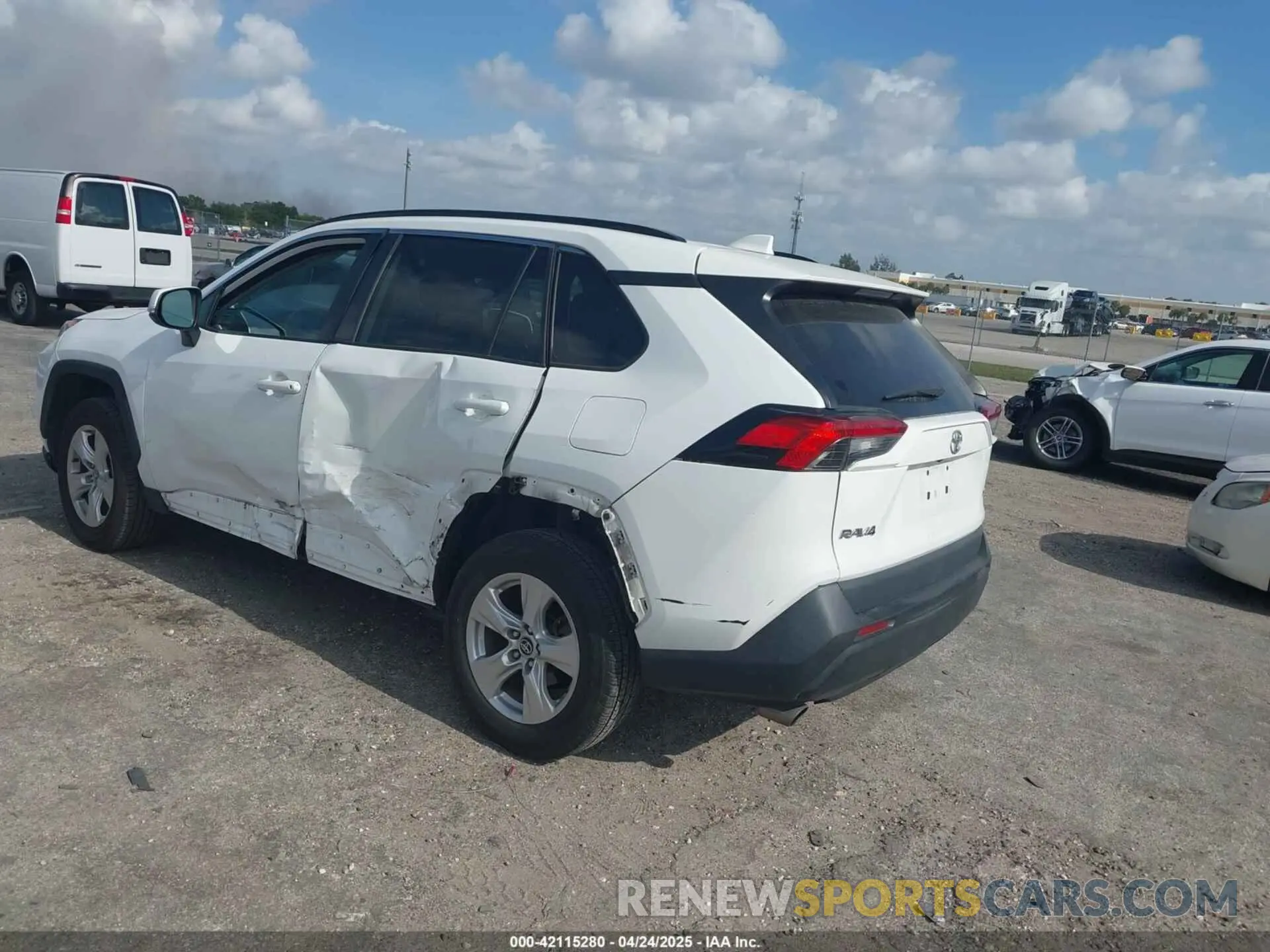 3 Photograph of a damaged car 2T3W1RFV1LC079243 TOYOTA RAV4 2020