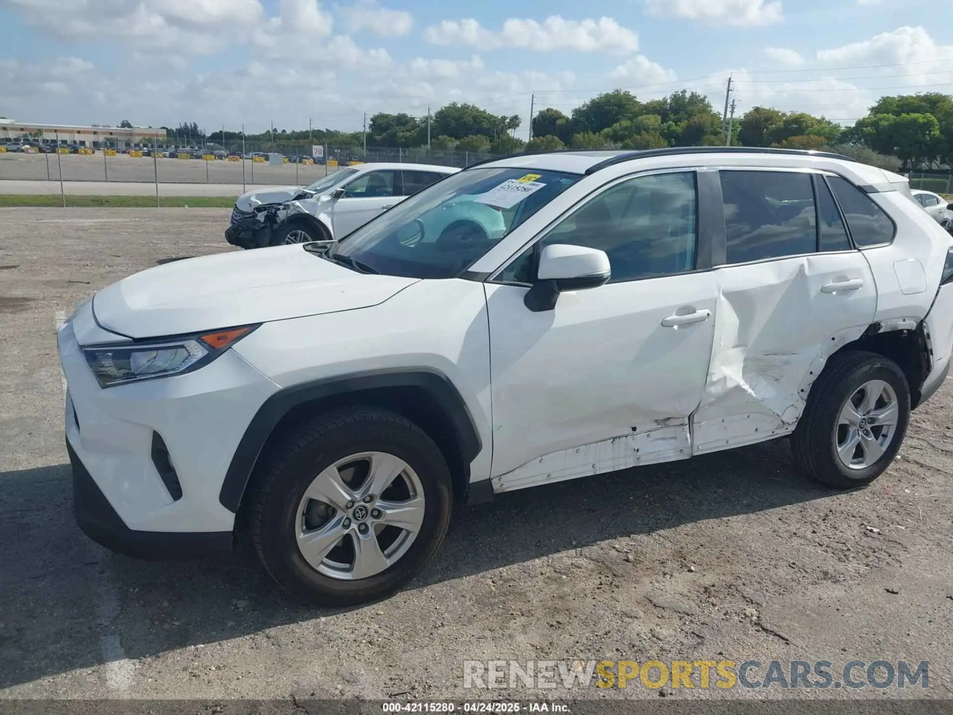 6 Photograph of a damaged car 2T3W1RFV1LC079243 TOYOTA RAV4 2020