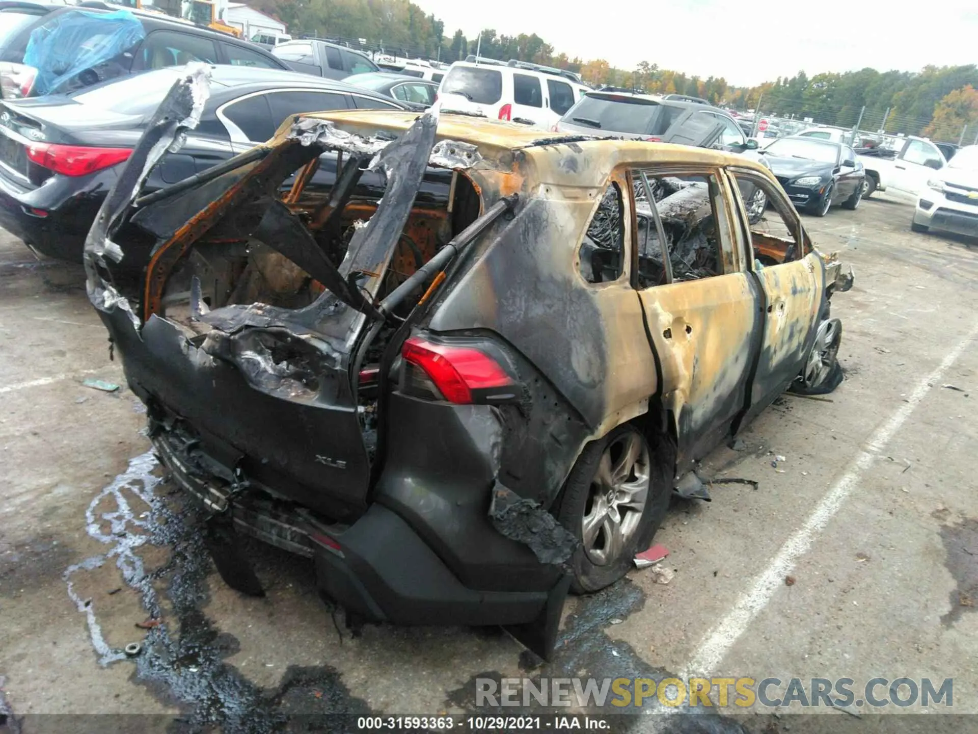 4 Photograph of a damaged car 2T3W1RFV1LC082708 TOYOTA RAV4 2020