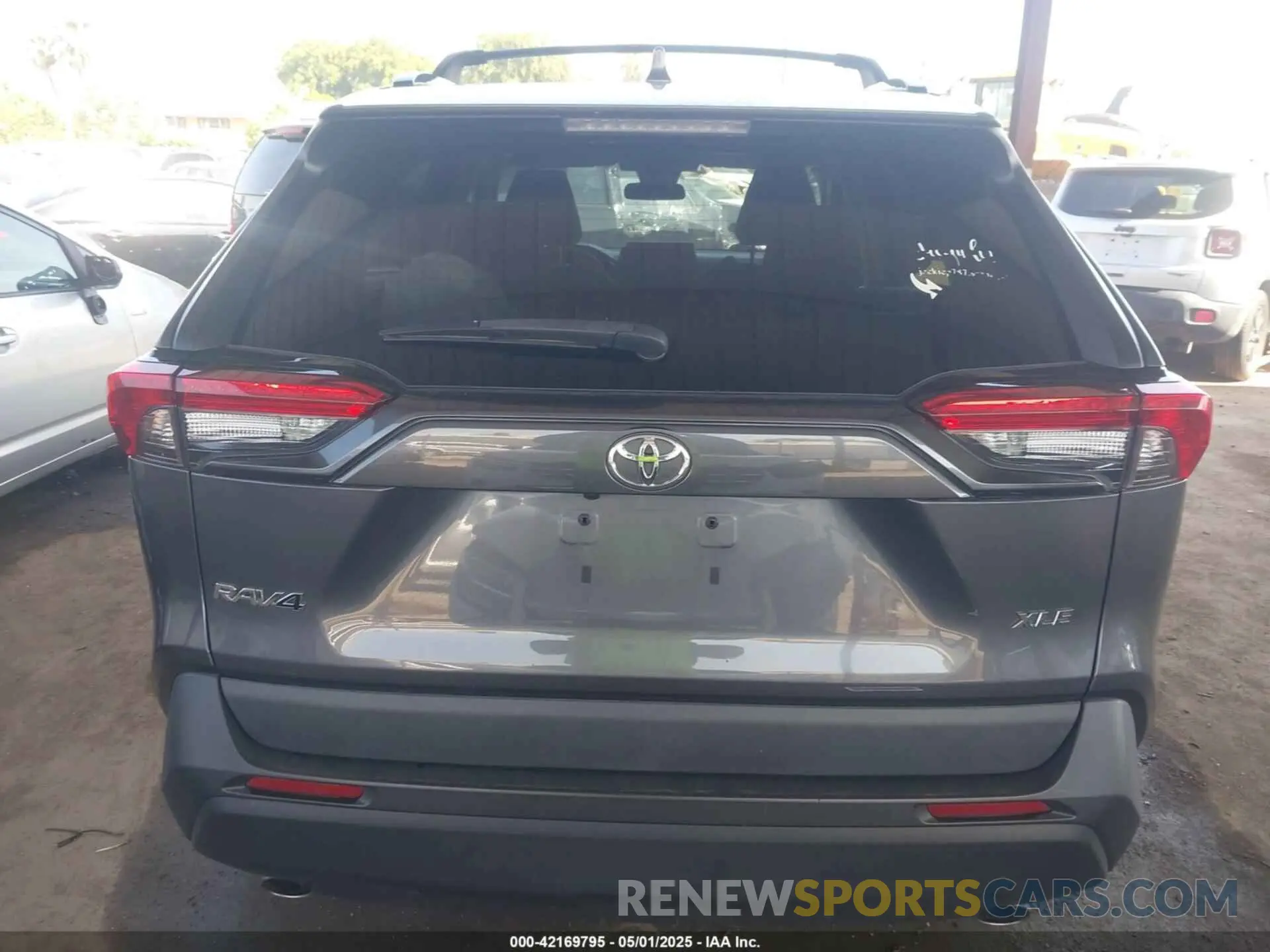 16 Photograph of a damaged car 2T3W1RFV1LW079645 TOYOTA RAV4 2020
