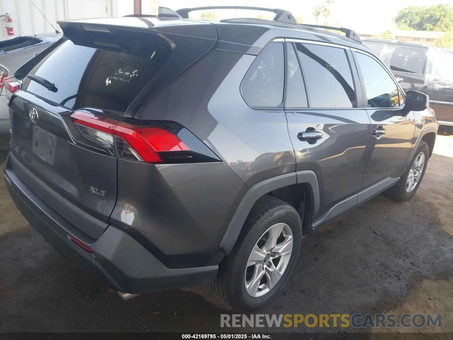 4 Photograph of a damaged car 2T3W1RFV1LW079645 TOYOTA RAV4 2020