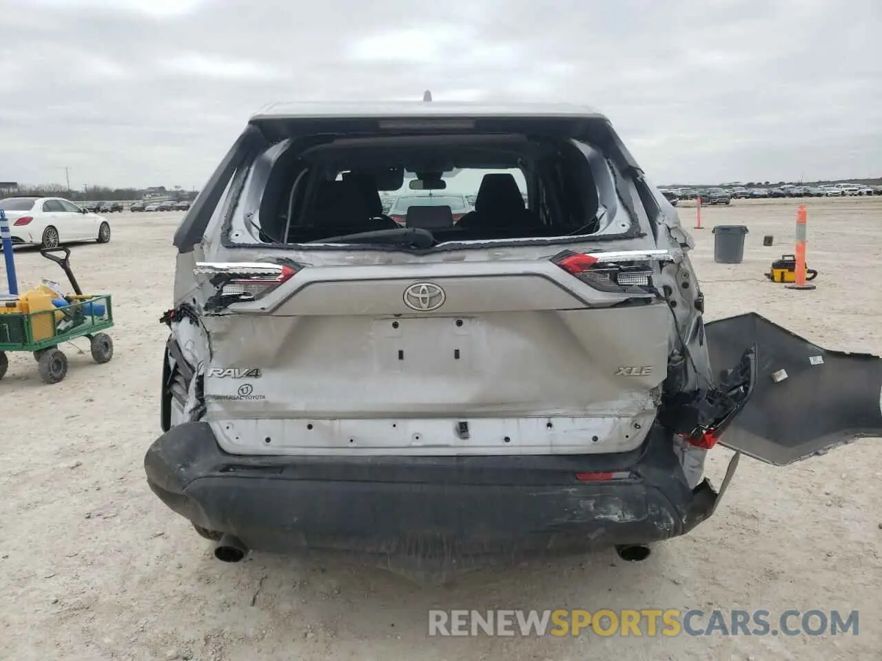 6 Photograph of a damaged car 2T3W1RFV1LW084795 TOYOTA RAV4 2020