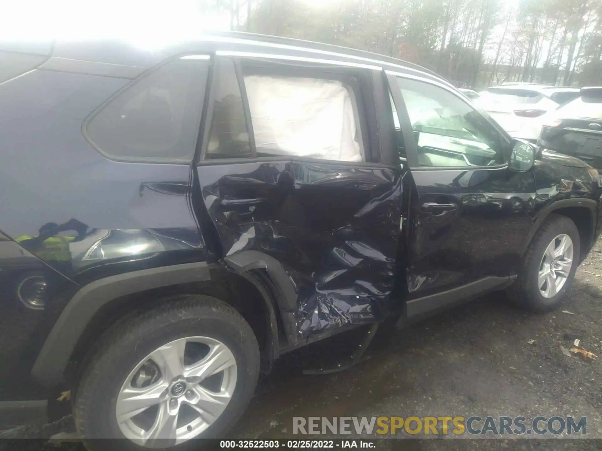 6 Photograph of a damaged car 2T3W1RFV2LC043979 TOYOTA RAV4 2020