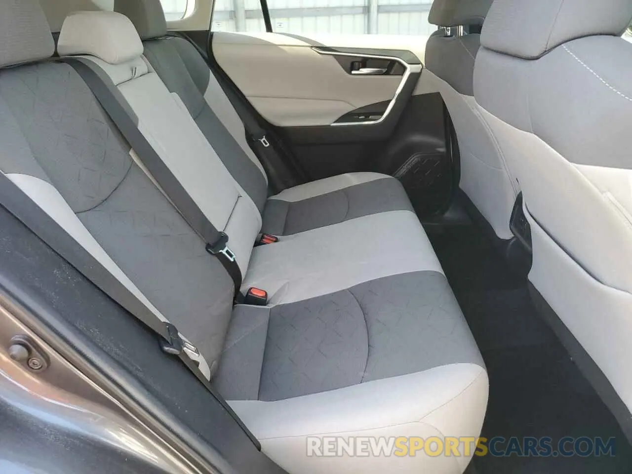 11 Photograph of a damaged car 2T3W1RFV2LC052018 TOYOTA RAV4 2020