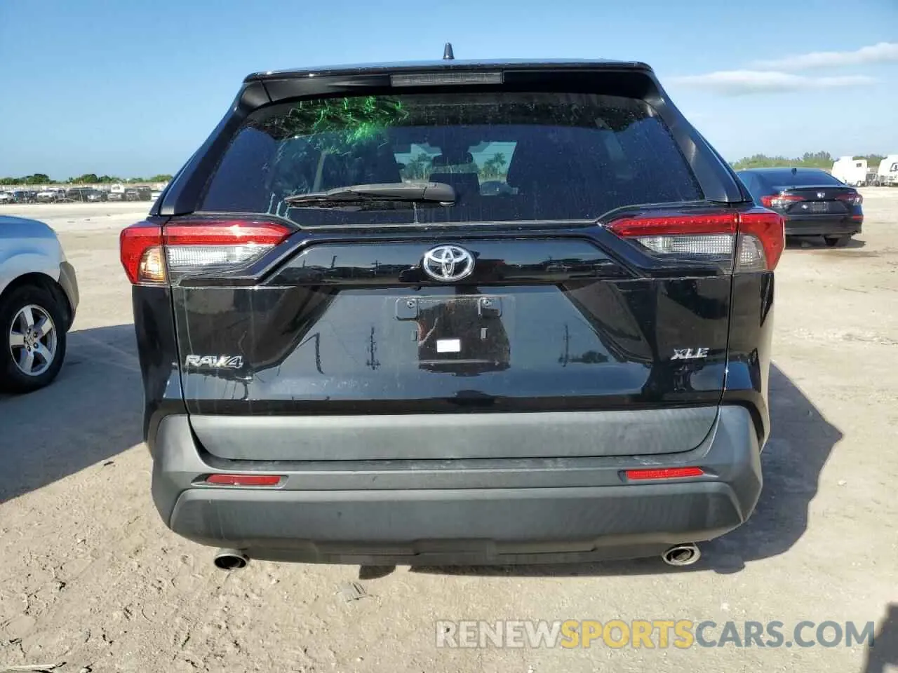 6 Photograph of a damaged car 2T3W1RFV2LC065271 TOYOTA RAV4 2020
