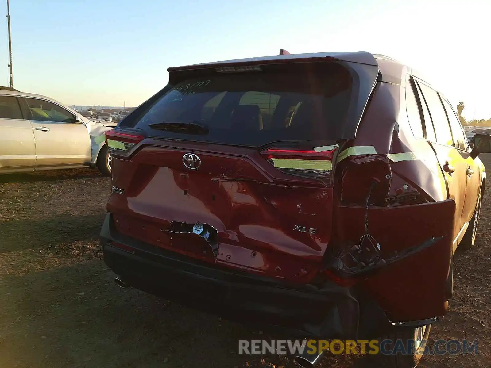 9 Photograph of a damaged car 2T3W1RFV2LC067974 TOYOTA RAV4 2020