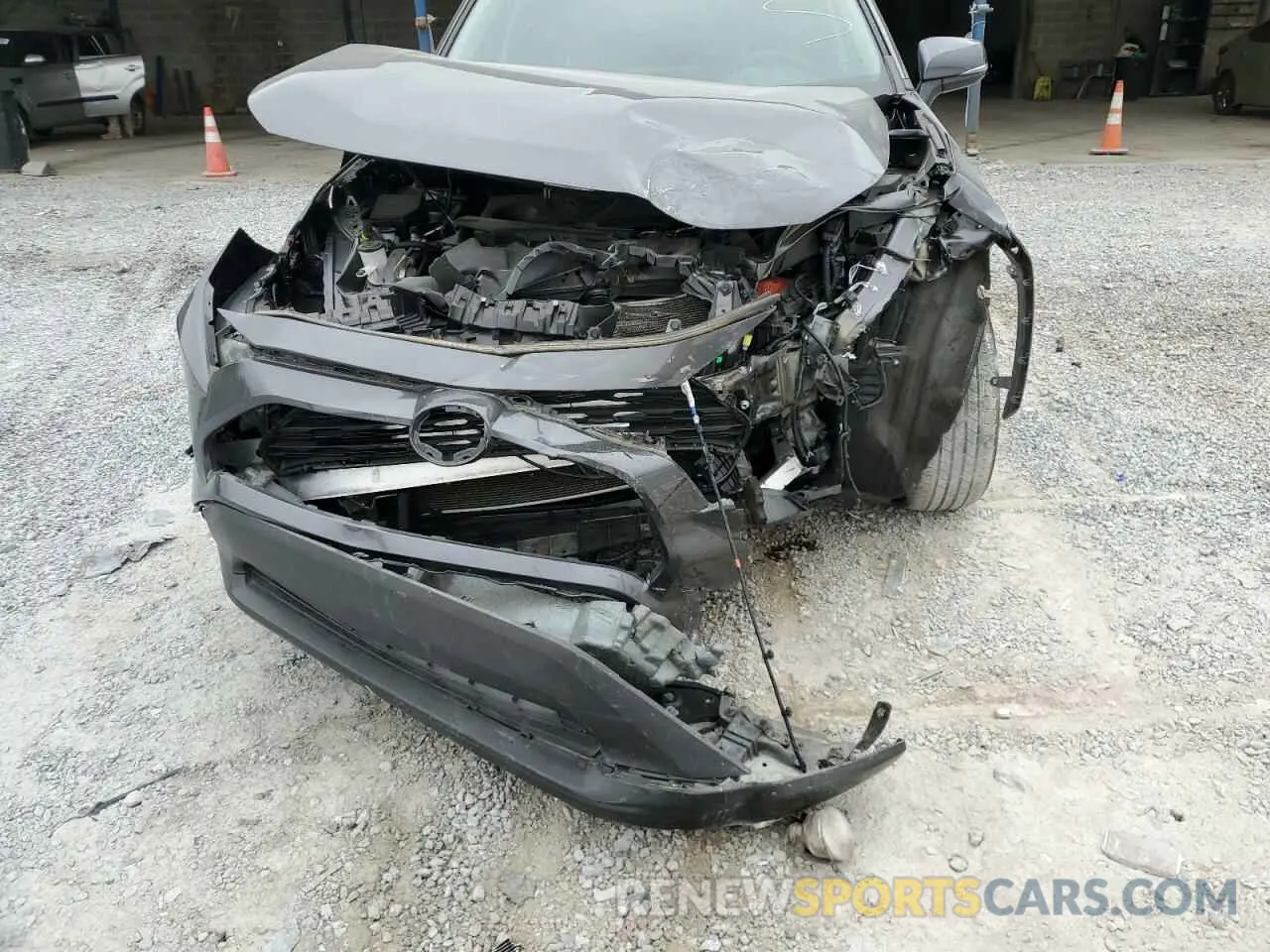 9 Photograph of a damaged car 2T3W1RFV2LC071488 TOYOTA RAV4 2020