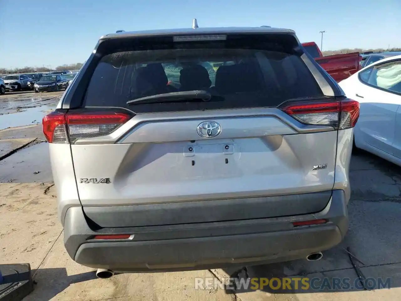 6 Photograph of a damaged car 2T3W1RFV2LC074228 TOYOTA RAV4 2020