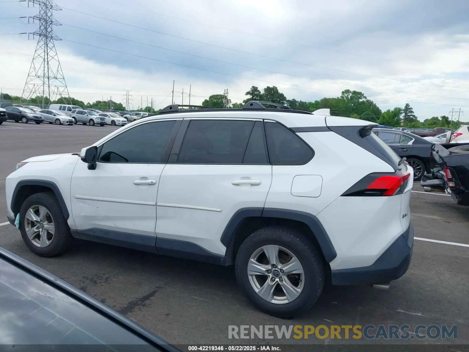14 Photograph of a damaged car 2T3W1RFV2LW068363 TOYOTA RAV4 2020