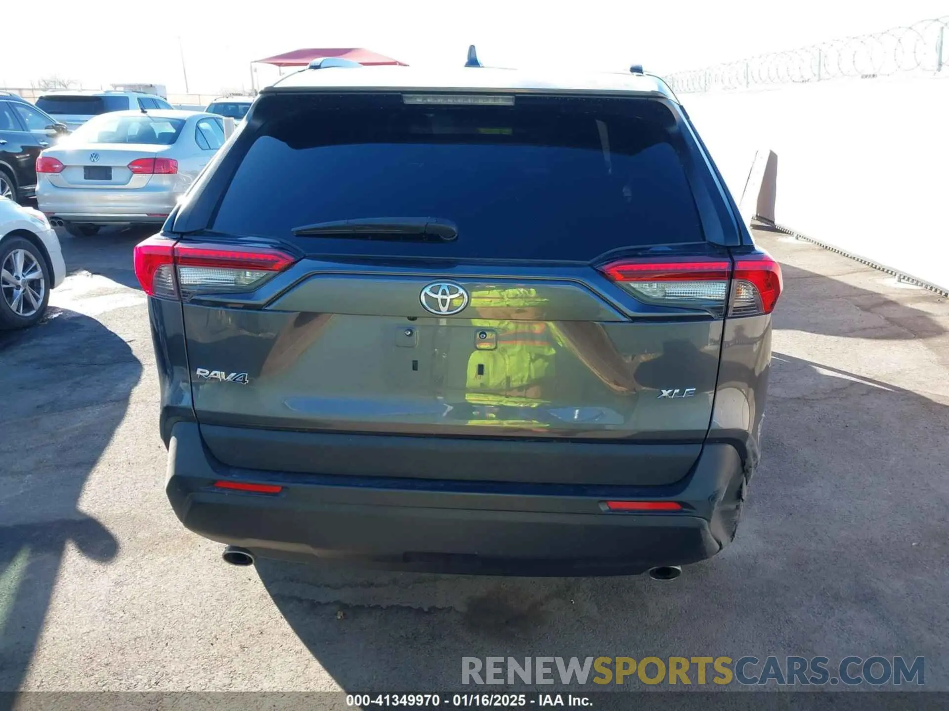 16 Photograph of a damaged car 2T3W1RFV2LW071618 TOYOTA RAV4 2020