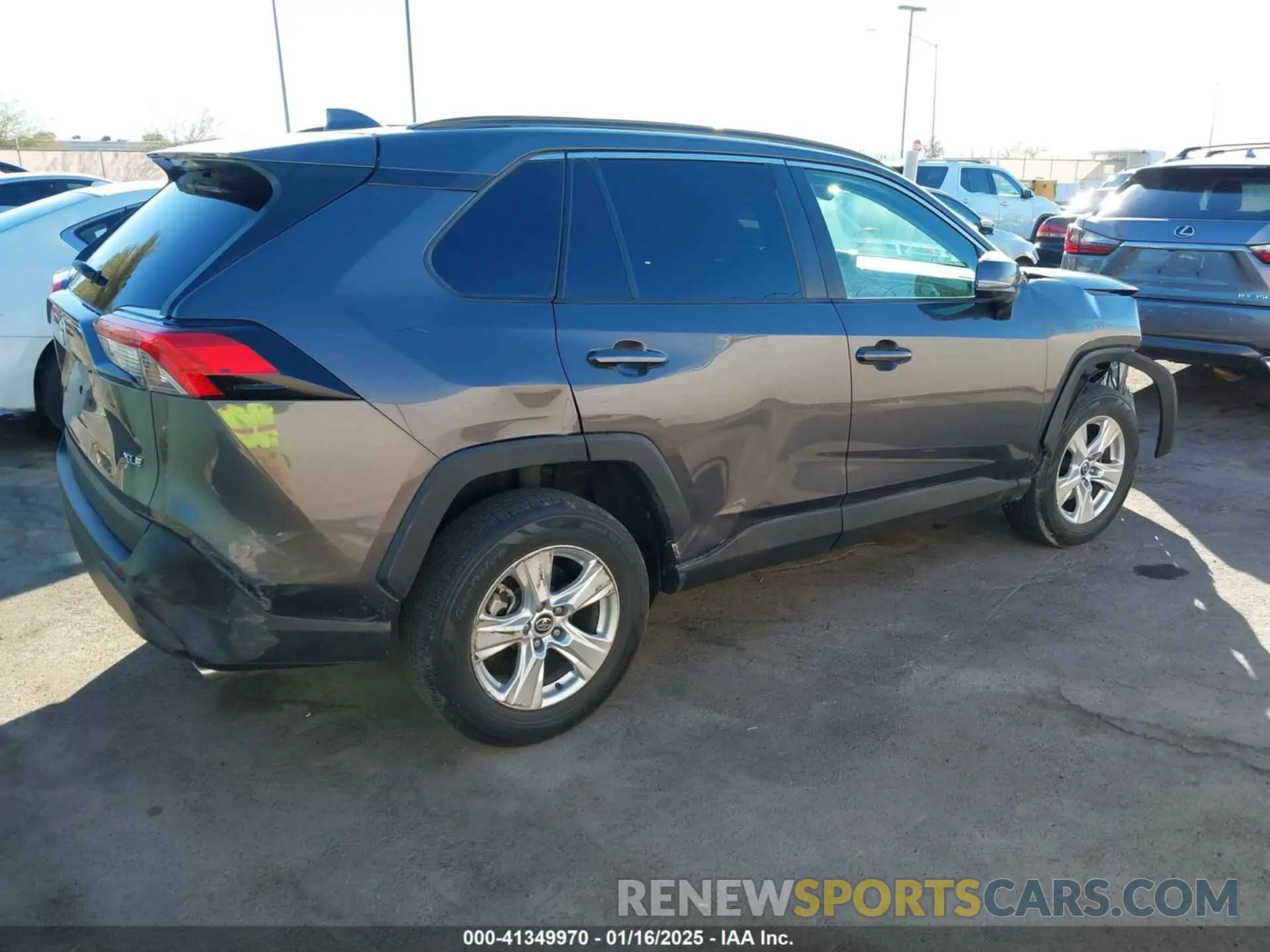 4 Photograph of a damaged car 2T3W1RFV2LW071618 TOYOTA RAV4 2020