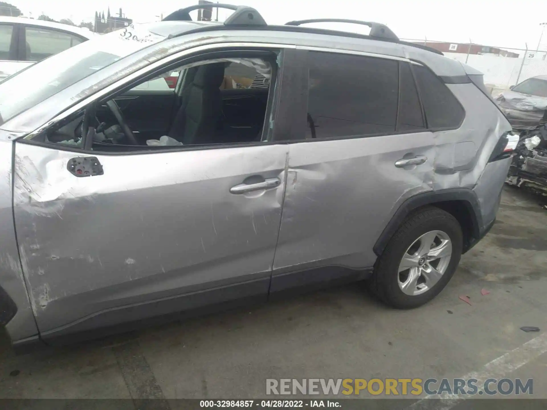 6 Photograph of a damaged car 2T3W1RFV2LW073580 TOYOTA RAV4 2020