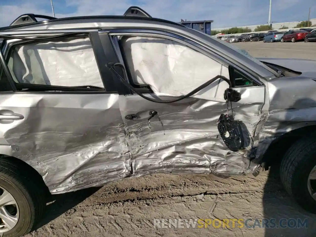 5 Photograph of a damaged car 2T3W1RFV2LW079038 TOYOTA RAV4 2020