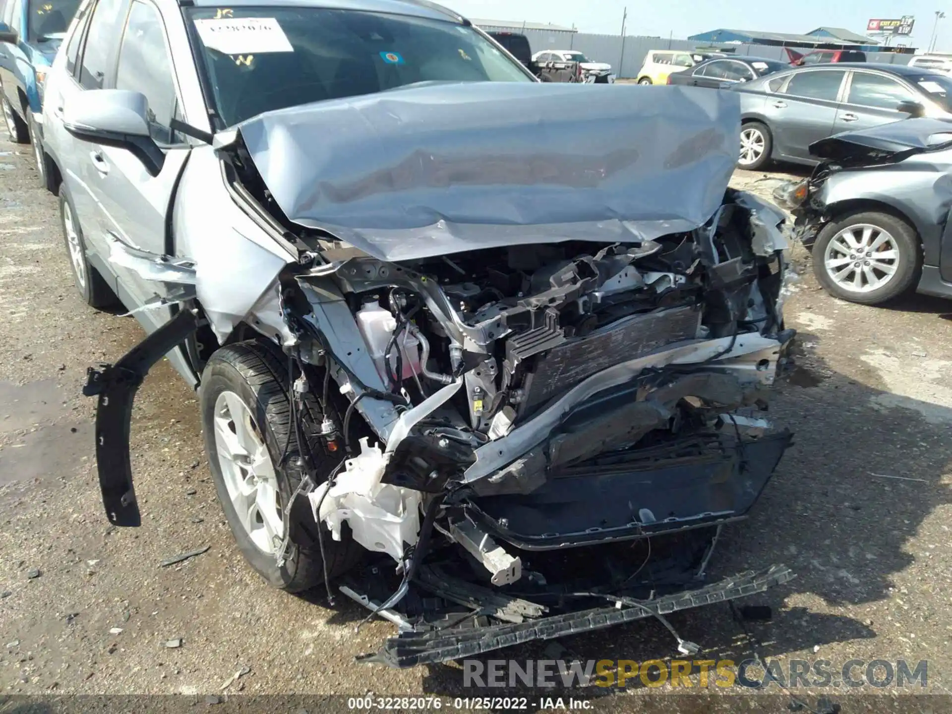 6 Photograph of a damaged car 2T3W1RFV2LW090315 TOYOTA RAV4 2020