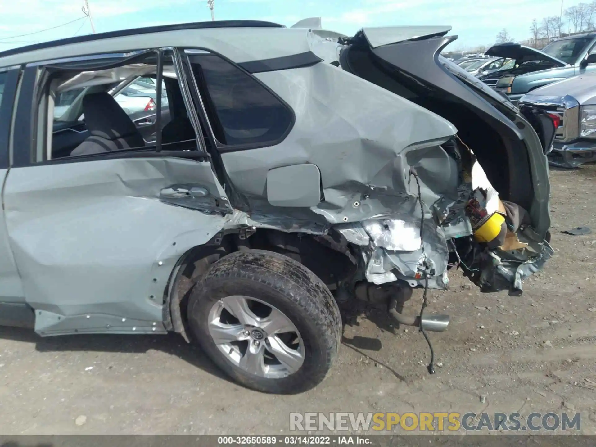 6 Photograph of a damaged car 2T3W1RFV3LC036152 TOYOTA RAV4 2020