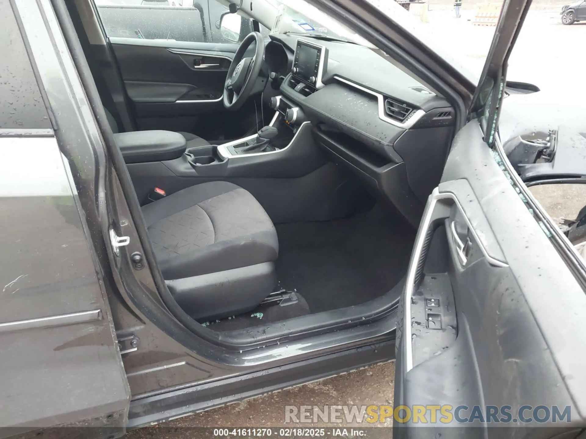5 Photograph of a damaged car 2T3W1RFV3LC040119 TOYOTA RAV4 2020