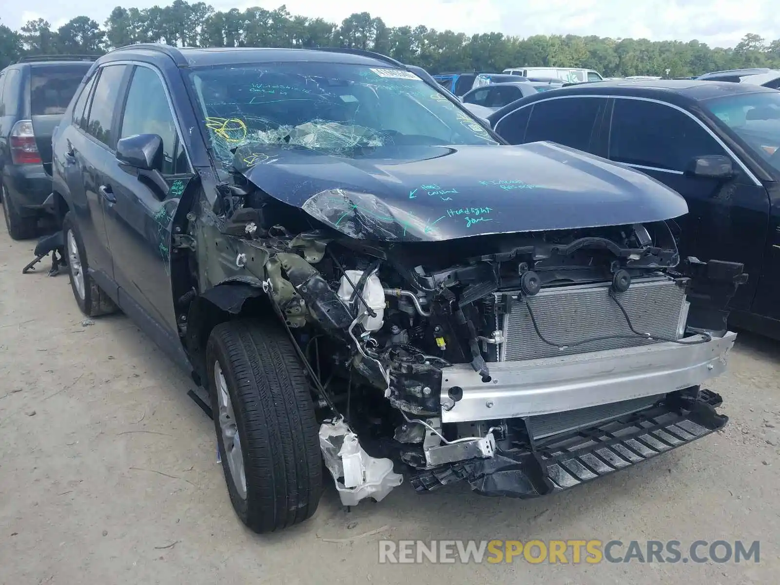 1 Photograph of a damaged car 2T3W1RFV3LC043716 TOYOTA RAV4 2020