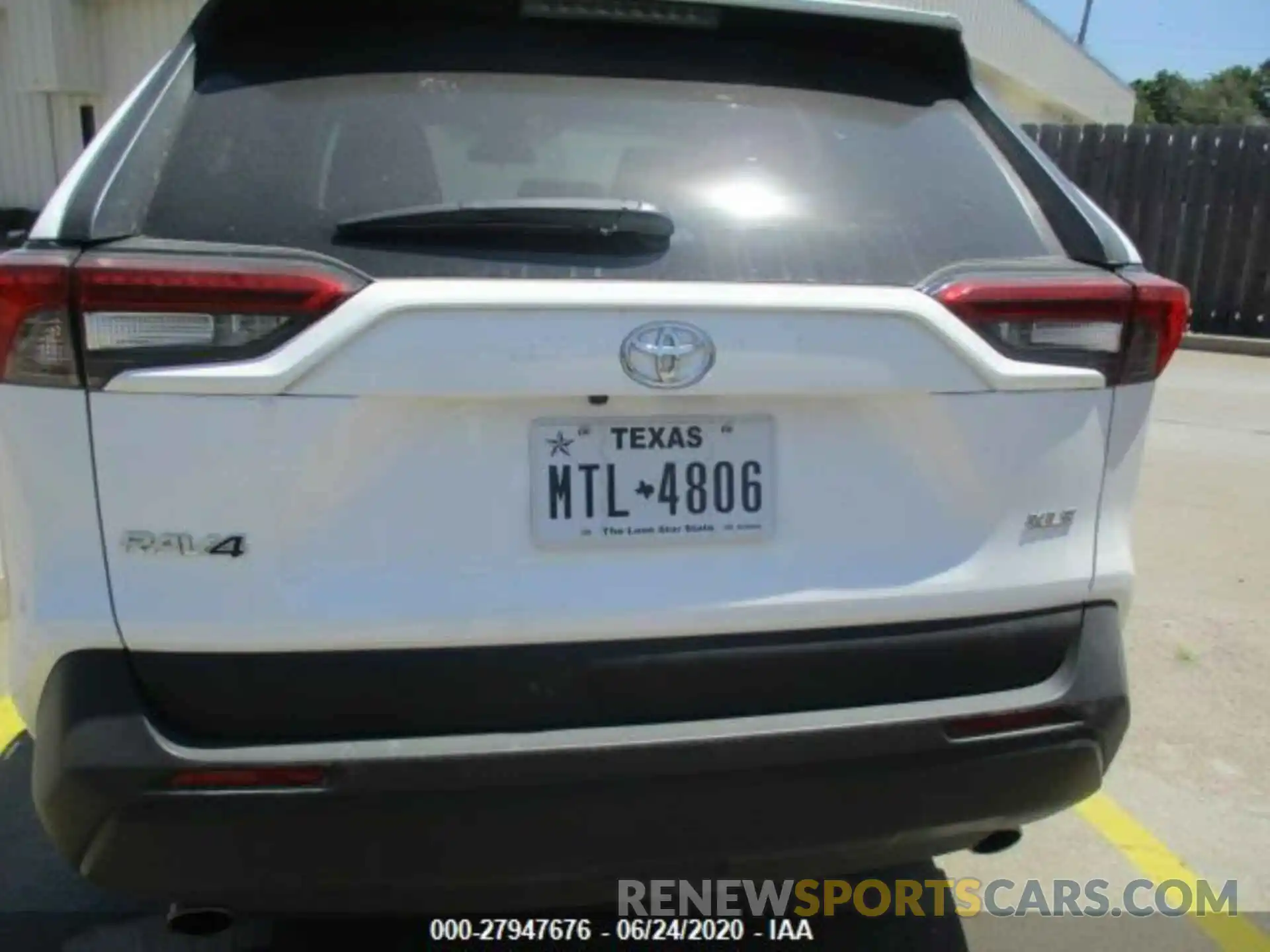 10 Photograph of a damaged car 2T3W1RFV3LC047264 TOYOTA RAV4 2020