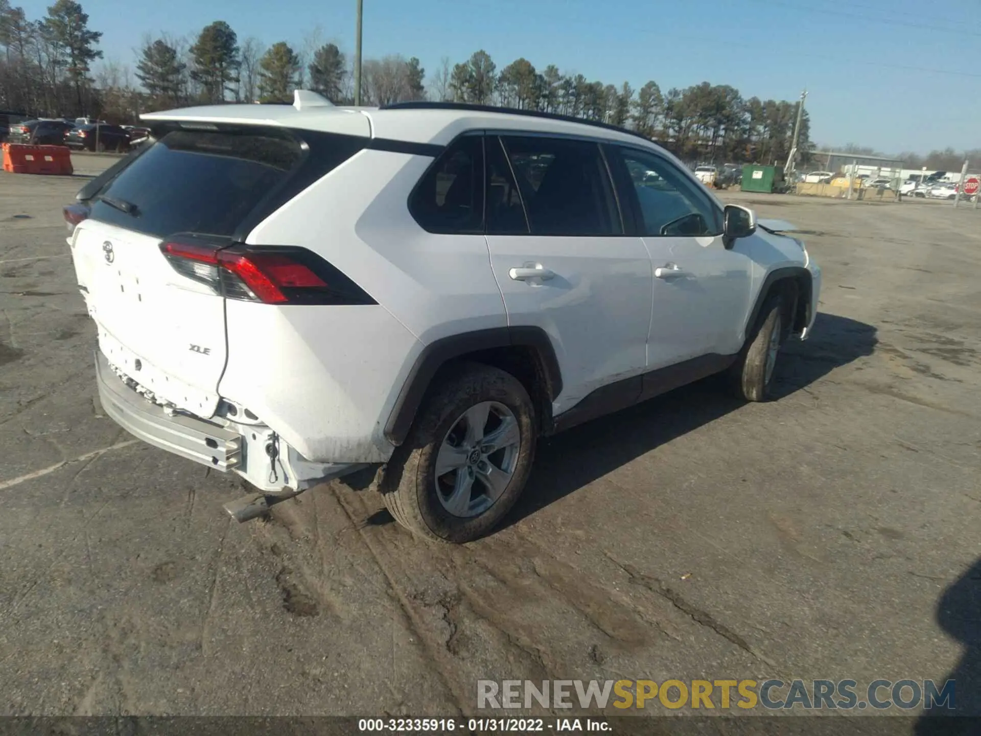 4 Photograph of a damaged car 2T3W1RFV3LC060306 TOYOTA RAV4 2020