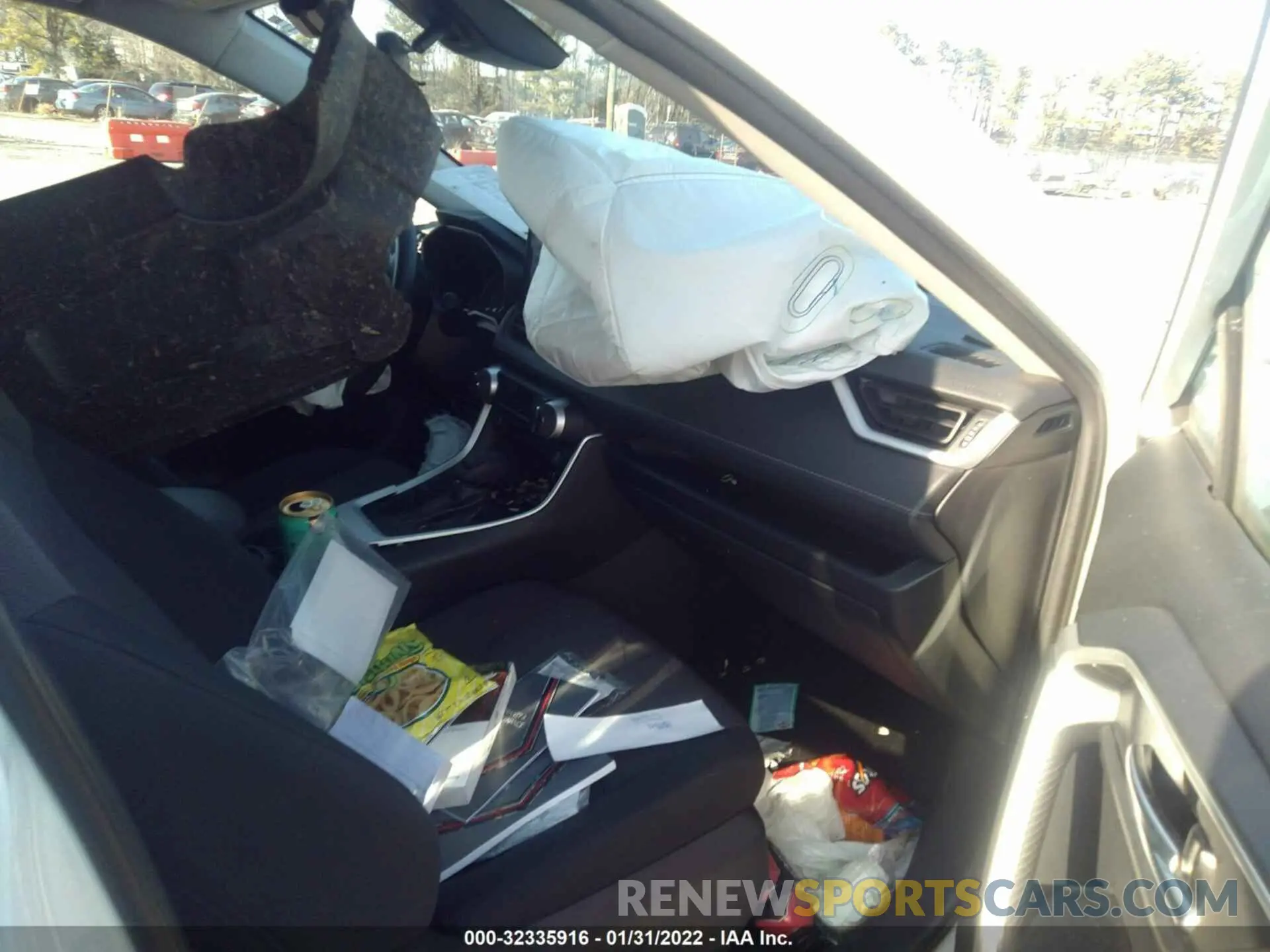 5 Photograph of a damaged car 2T3W1RFV3LC060306 TOYOTA RAV4 2020