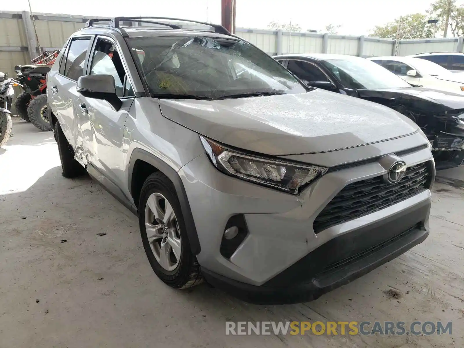 1 Photograph of a damaged car 2T3W1RFV3LC081303 TOYOTA RAV4 2020