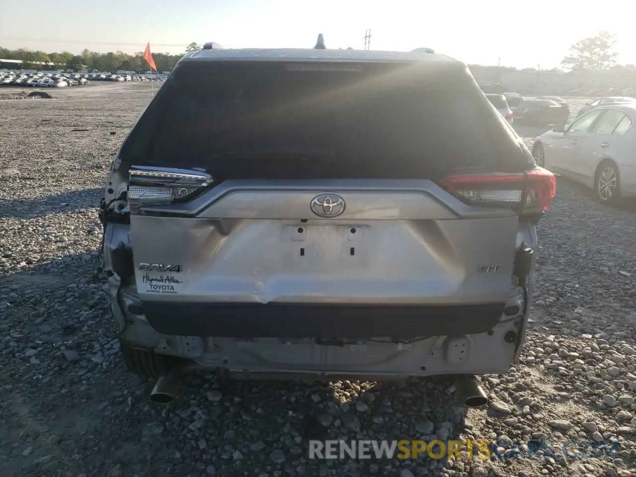 6 Photograph of a damaged car 2T3W1RFV3LC081463 TOYOTA RAV4 2020