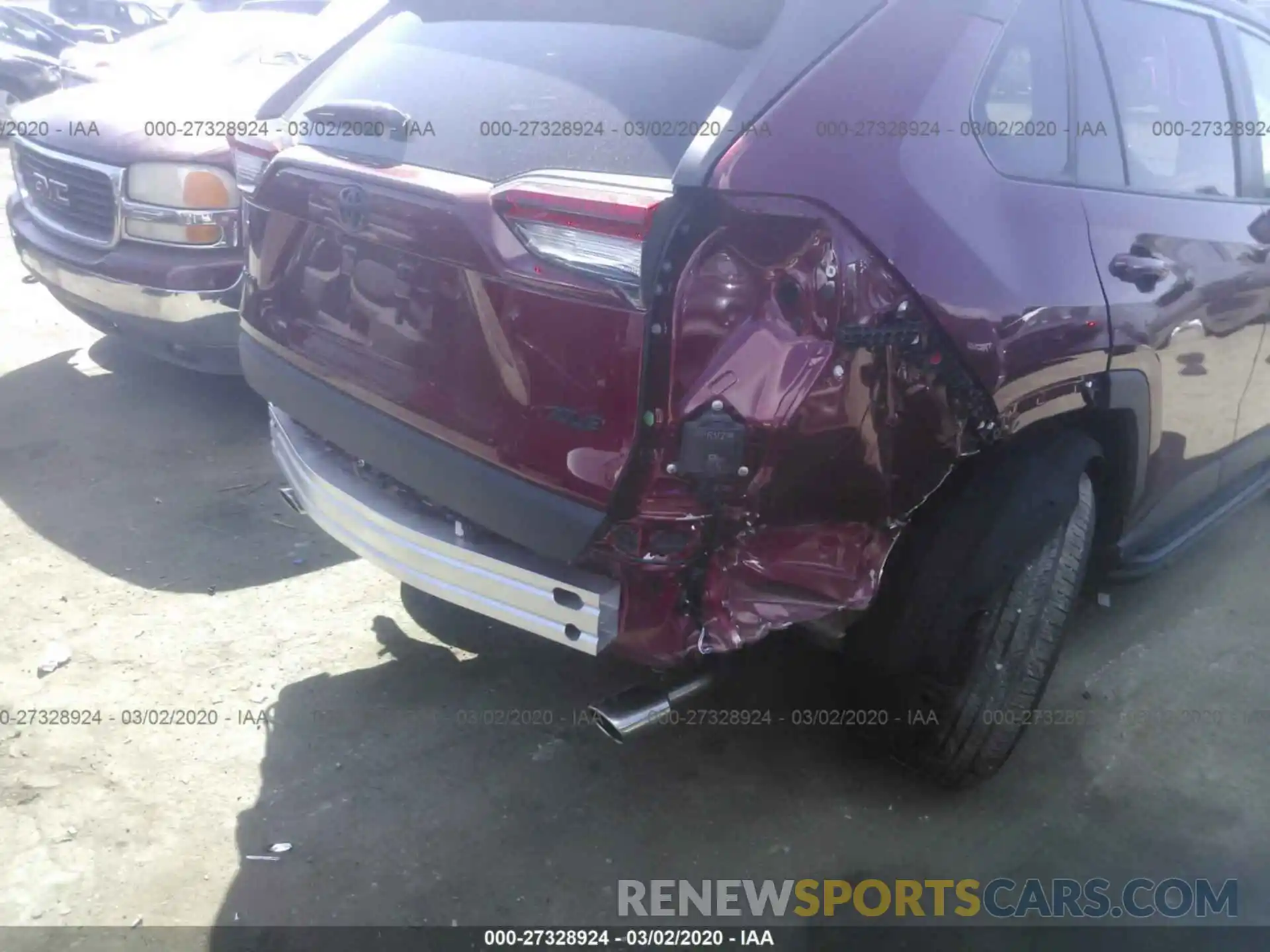 6 Photograph of a damaged car 2T3W1RFV3LW058232 TOYOTA RAV4 2020