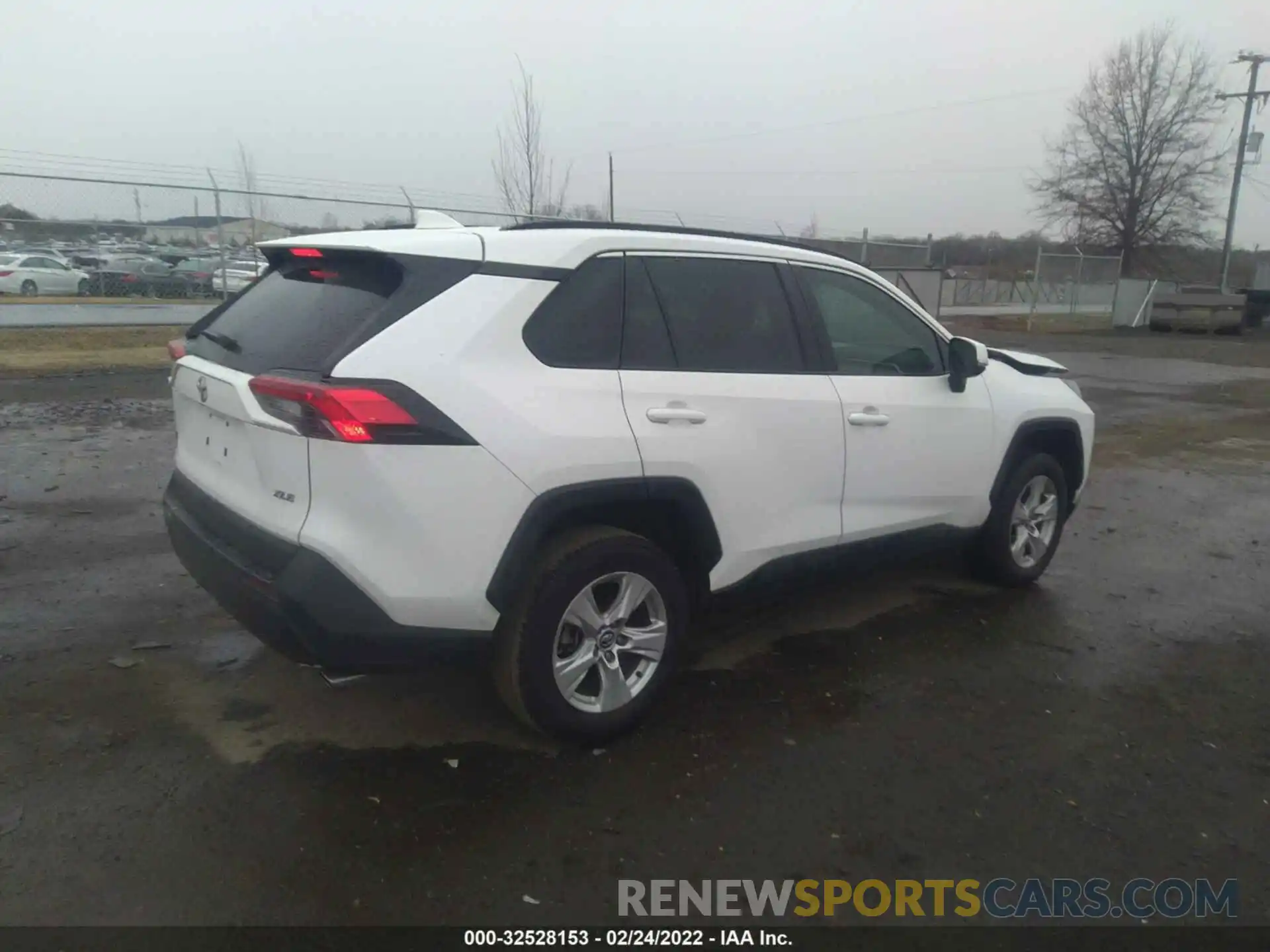 4 Photograph of a damaged car 2T3W1RFV3LW062250 TOYOTA RAV4 2020