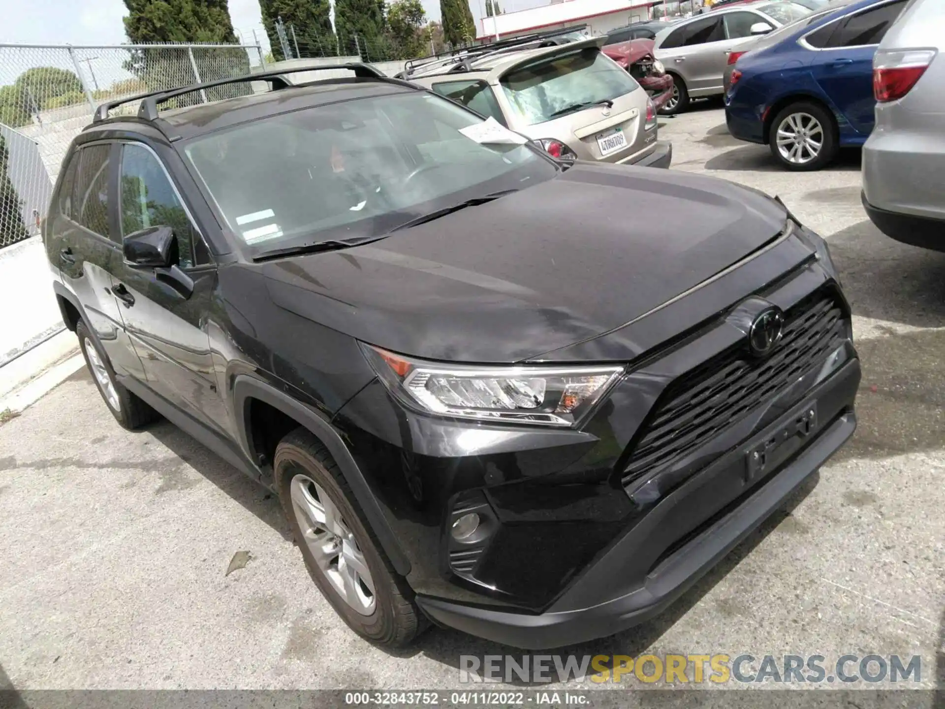 1 Photograph of a damaged car 2T3W1RFV3LW082286 TOYOTA RAV4 2020