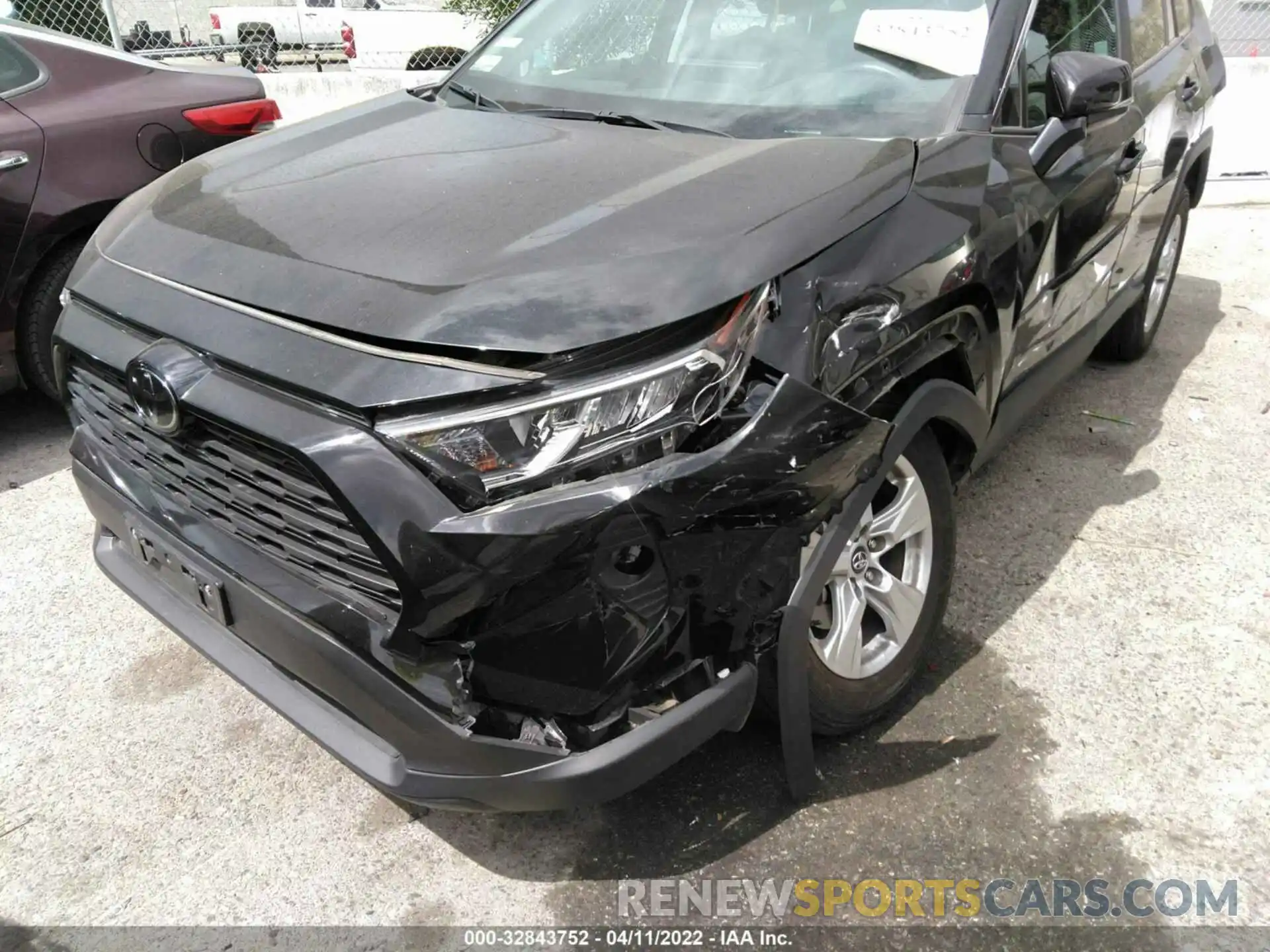 6 Photograph of a damaged car 2T3W1RFV3LW082286 TOYOTA RAV4 2020