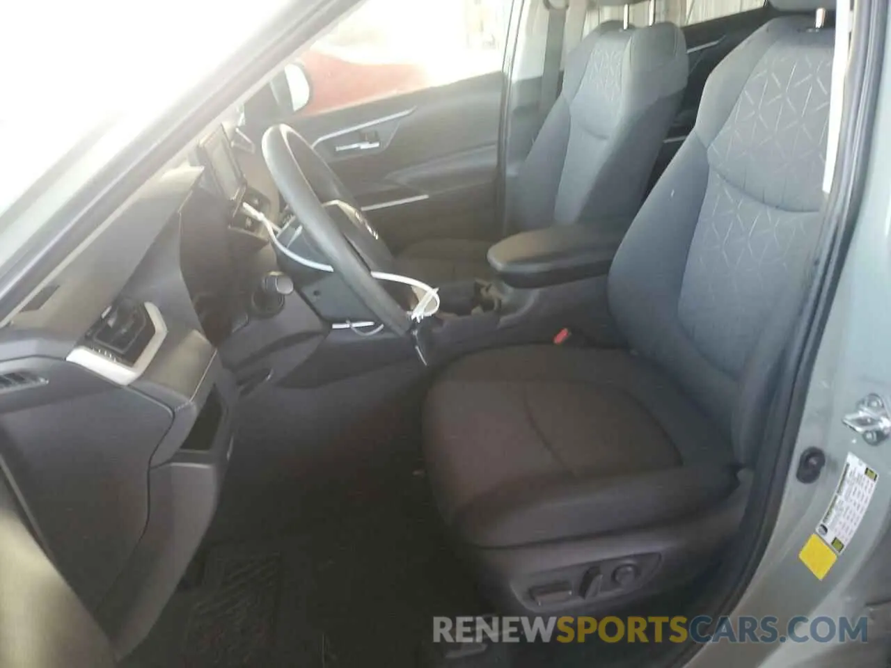 7 Photograph of a damaged car 2T3W1RFV3LW088881 TOYOTA RAV4 2020