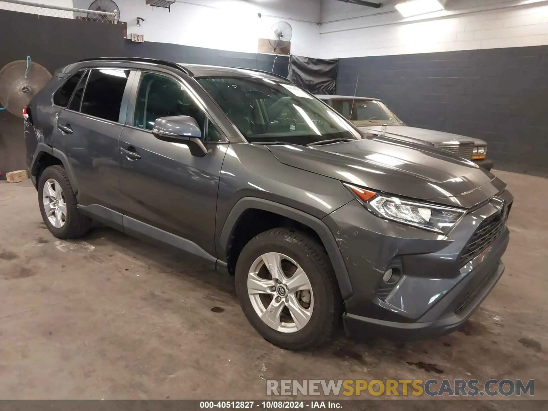 1 Photograph of a damaged car 2T3W1RFV3LW091067 TOYOTA RAV4 2020
